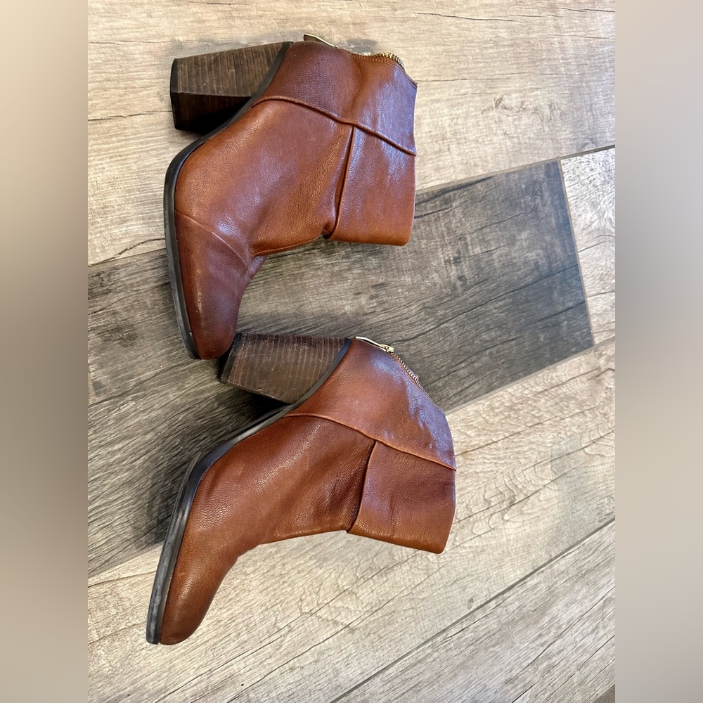 Vince Camuto Fall Ankle Boot Gorgeous Medium Brown Soft Leather W/ Chunky Heel - Picture 14 of 15